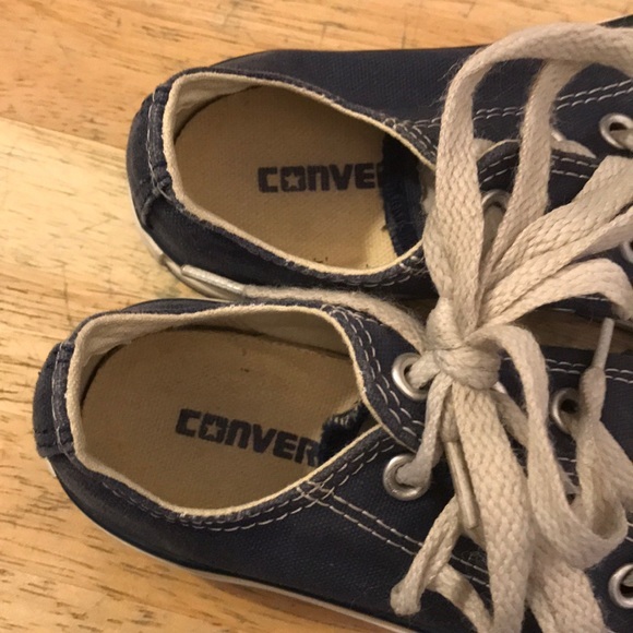 Boys good condition Converse - Picture 2 of 7